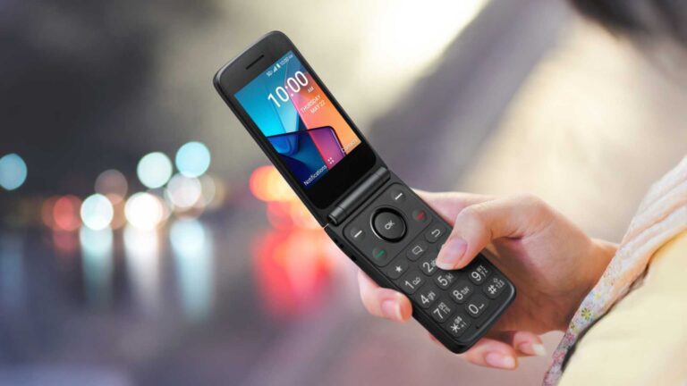 The TCL Flip 4 5G